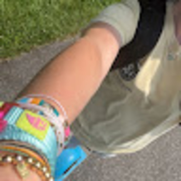 Meet your Posher, Ariana - Picture 1 of 1